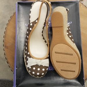 Ellemenno Brown Polka Dot Wedges